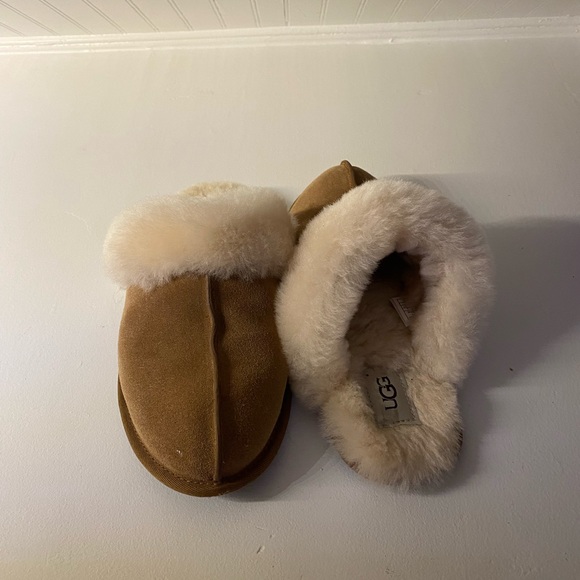 Ugg slippers - Picture 2 of 4